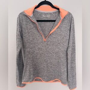 Under Armour Fitted Pullover Size Small‎